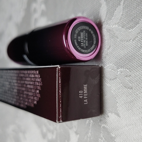 MAC Love Me Lipstick, #410 "La Femme" - Picture 7 of 9